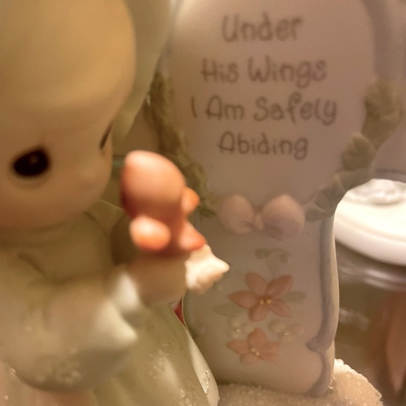 Precious Moments 1998 Under His Wings I Am Safely Abiding - Picture 4 of 10